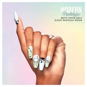 Nostalgia Alien Design Press-On Nails - Green and White